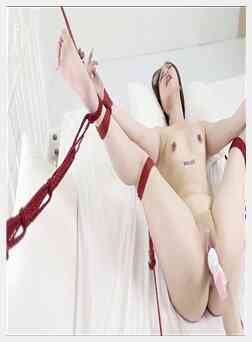 黑絲高跟少妇刮完阴毛扣玩骚穴道具插穴淫液泛滥