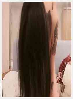 苗条花臂美女，乳房圆润，各种动作配合