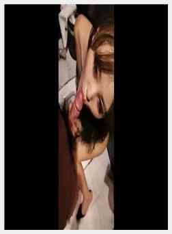 深夜酒吧嗨皮卫生间里啪啪小妞口技真的赞对白淫荡