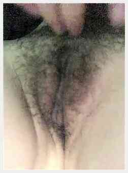 真实大学女生寝室，室友刷综艺，学生妹床上抠穴，现在的00后们太疯狂，一晚上赚几千