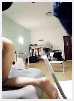 长发少妇先是自慰再被后入猛操